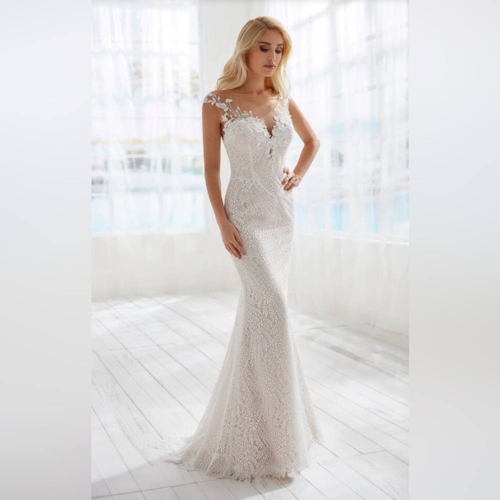 Brand new, never worn, Randy Fenoli wedding dress.